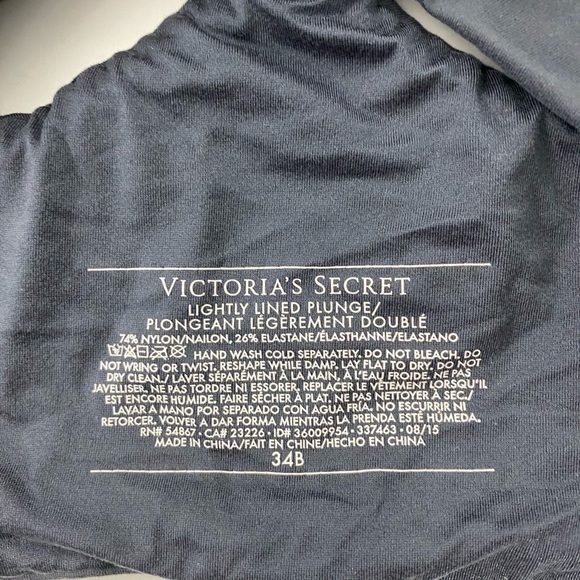 Victoria’s Secret lightly lined plunge bra - Picture 3 of 4